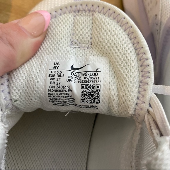 Women’s Nike Airmax - Picture 5 of 5